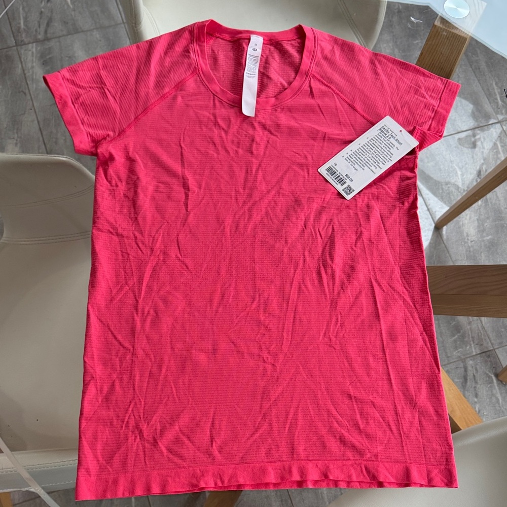 NWT Swiftly Tech Short Sleeve 2.0